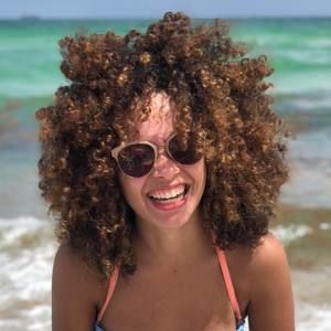 Meet your Posher, Kira